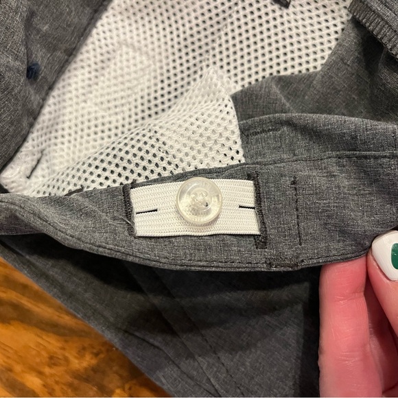 Vineyard Vines Size 7 Short Bundle - Picture 4 of 5